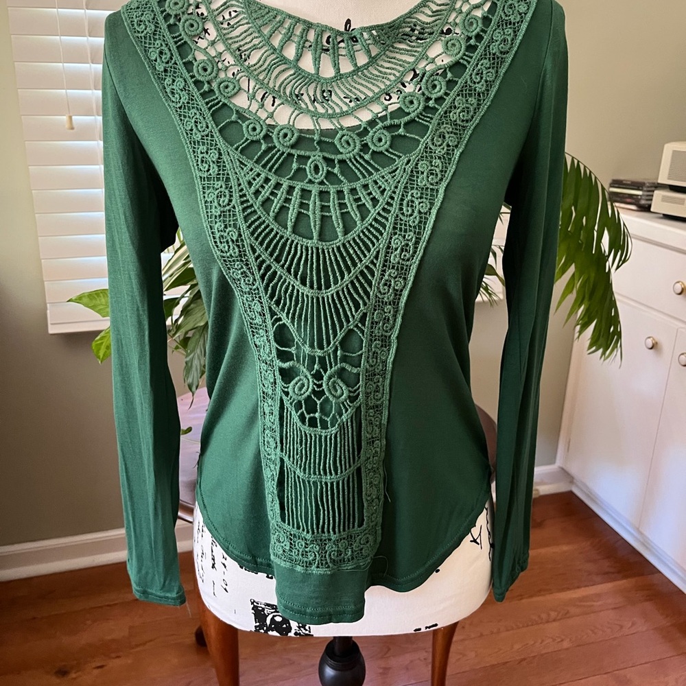 NWOT Source Unknown Forest Green Lace Accent Blouse